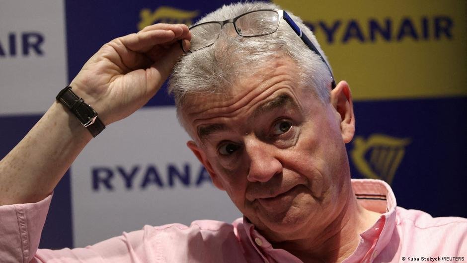 Ryanair boss apologizes for calling other airlines 'rapists'