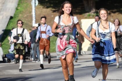 Oktoberfest opens as crowds race for best beer tent spots
