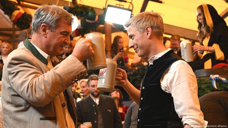 Oktoberfest: Munich's new mayor taps first barrel