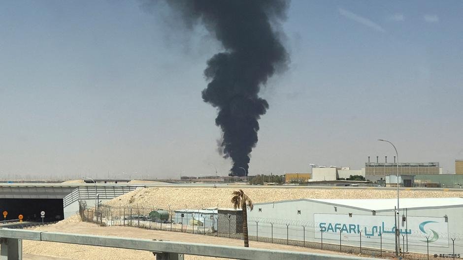 Saudi Arabia: Houthis claim strikes on Riyadh, Yanbu port