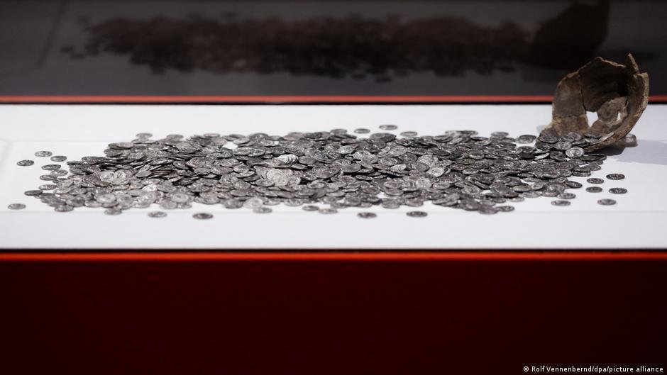 Amateur archeologist unearths Germany's largest trove of Roman coins