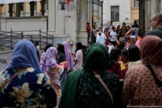 Italy to ban burqa in schools, limit foreign pupils