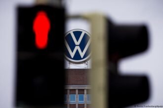 Volkswagen, Audi to recall almost 1 million cars in Germany