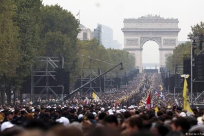 Paris: Pope Leo XIV celebrates Mass before huge crowd