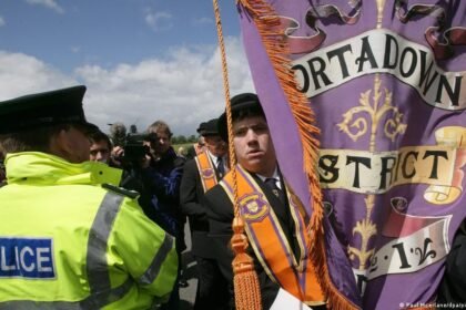 Northern Ireland: Pro-UK march to go through Catholic area
