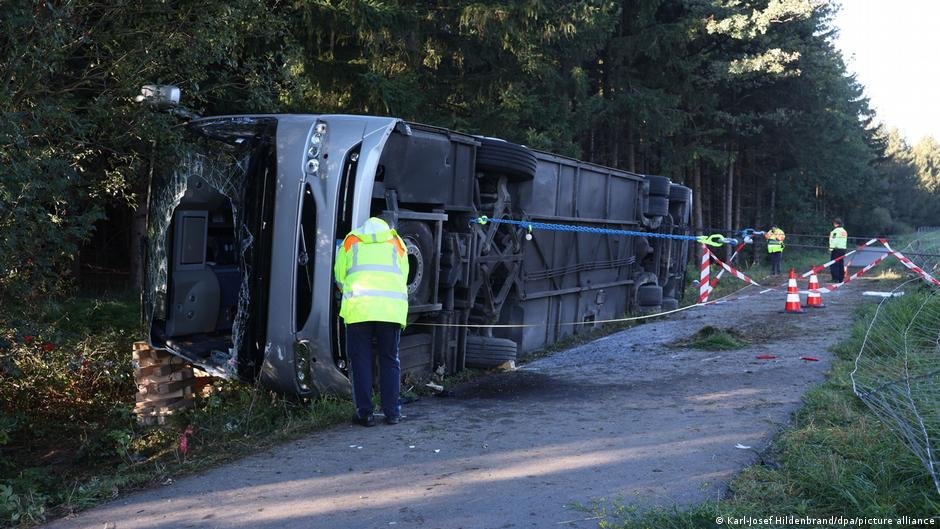 Two people killed as bus crashes on way to Oktoberfest