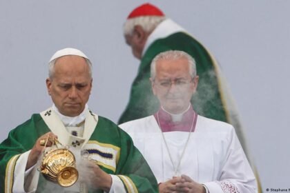 Pope decries 'scourge' of sexual abuse during France visit
