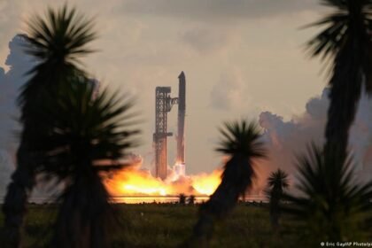 SpaceX launches supersized Starship into orbit