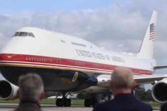 White House bars CNN from travelling with Trump on Air Force One