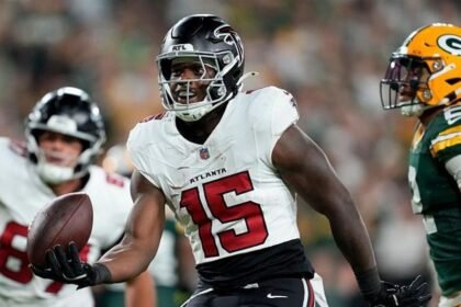 Packers booed during 'butt-whooping' at home to Falcons