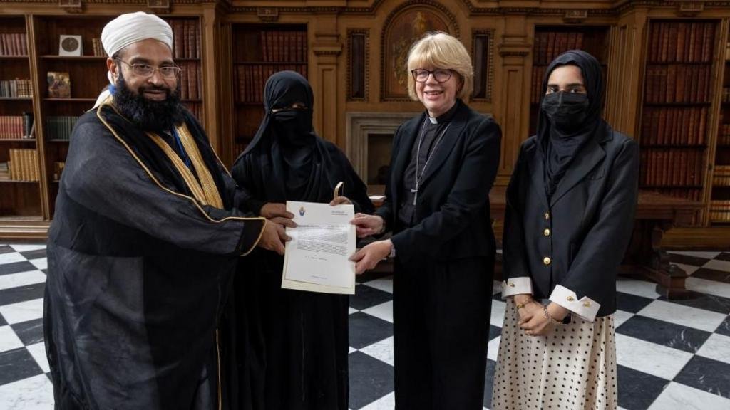 Archbishop of Canterbury withdraws award from Muslim cleric who praised Osama bin Laden