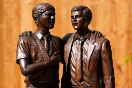 Memorial for pupils contaminated with HIV and hepatitis