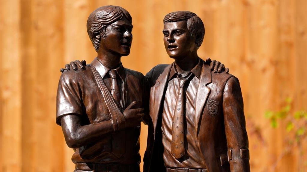 Memorial for pupils contaminated with HIV and hepatitis