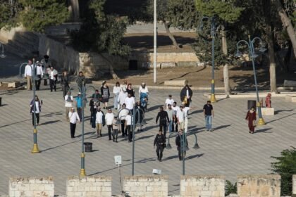 Ben-Gvir joins hundreds of Israelis to storm Al-Aqsa Mosque compound