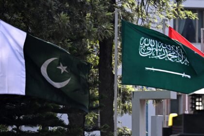 Pakistan pledges full committment to defence of Saudi Arabia