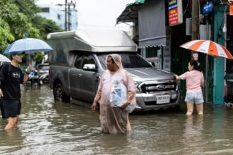 Photos: Heavy rains and flooding in Bangkok force thousands into shelters