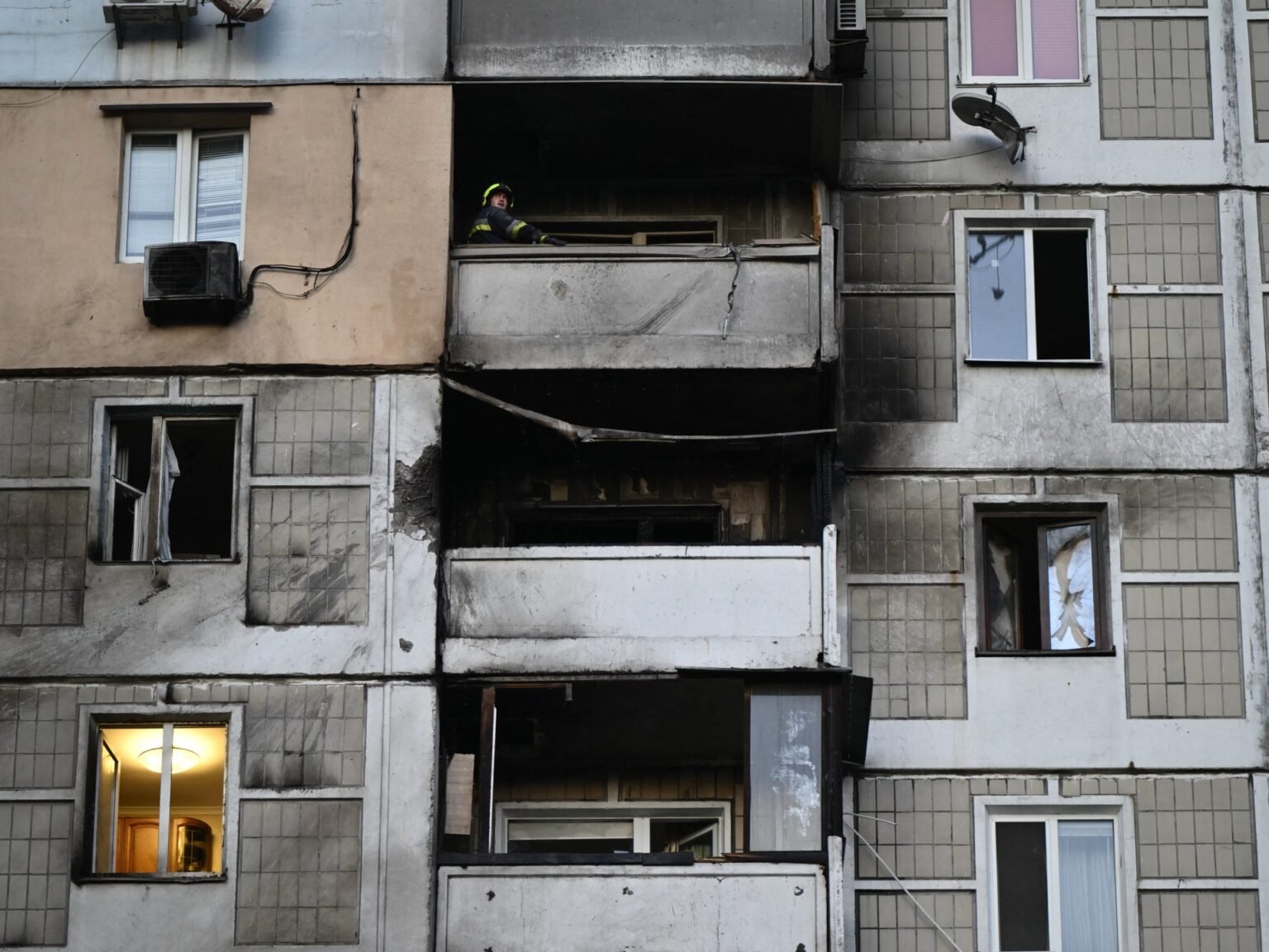 Russian strikes kill eight, injure dozens across Ukraine