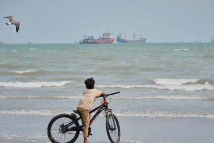 Iran war live: Tehran offers US plan to reopen Hormuz within seven days