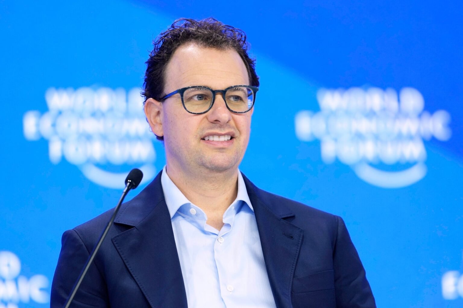 Will AI models achieve the ability to improve autonomously? Leading labs say the scenario is near