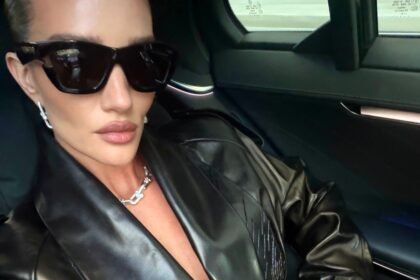 Rosie Huntington-Whiteley on Sitting Front Row at Burberry, Her Summer Reading List, and Loving Autumn