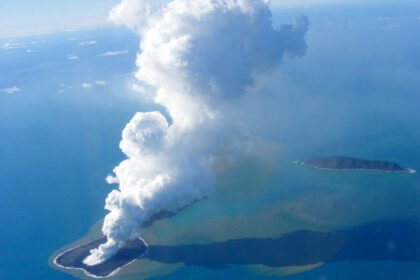 Small undersea volcanoes may unleash outsized tsunamis