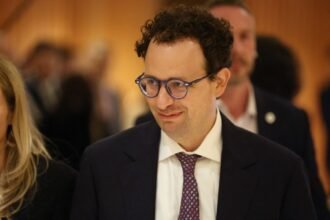 Anthropic’s CEO is about to have dinner with President Trump