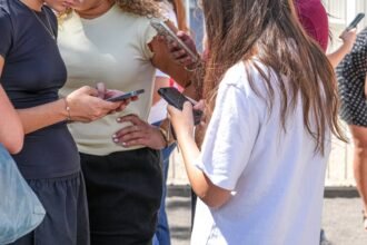 Preteen parents have another reason to watch how much their kid uses their smartphone
