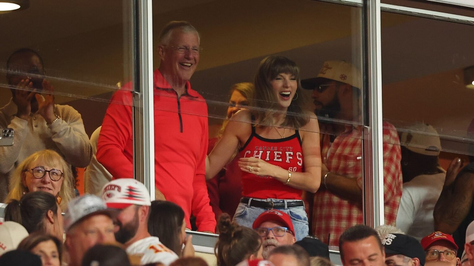Taylor Swift Celebrates Travis Kelce’s First Touchdown of the Season: ‘That’s My Husband!’