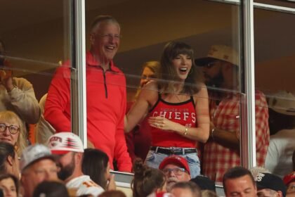 Taylor Swift Celebrates Travis Kelce’s First Touchdown of the Season: ‘That’s My Husband!’