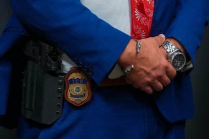 ICE quietly wipes thousands of detainees from public tracking system, advocates say