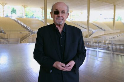 ‘Knife: The Attempted Murder of Salman Rushdie’ Review: Alex Gibney Profiles the Controversial Author During His Harrowing Hospitalization