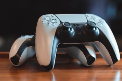 Sony patent could turn PlayStation controllers into tap-to-pay credit card terminals — NFC and Bluetooth also support phones and gift cards for instant purchases
