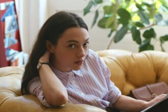 ‘Magazine’ Review: Lily McInerny Scores Her Dream Internship in Alexandra Pechman’s Warmly Nostalgic Study of a Bygone Literary Scene
