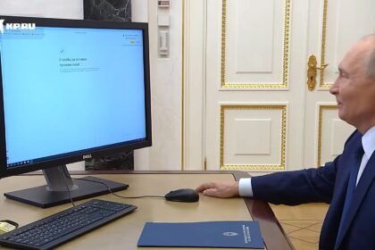 Putin casts online vote using unlicensed Windows on an American Dell PC — 'Activate Windows' watermark visible in official Kremlin clip, uses foreign Dell PC despite Russian tech mandate