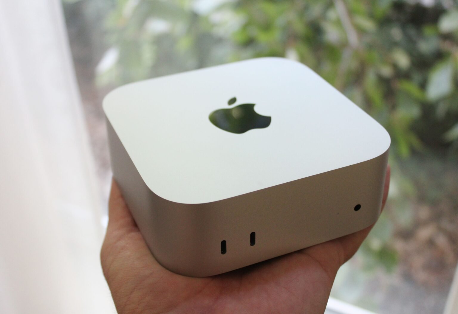Apple Mac Mini (M6) Review: For the AI Curious