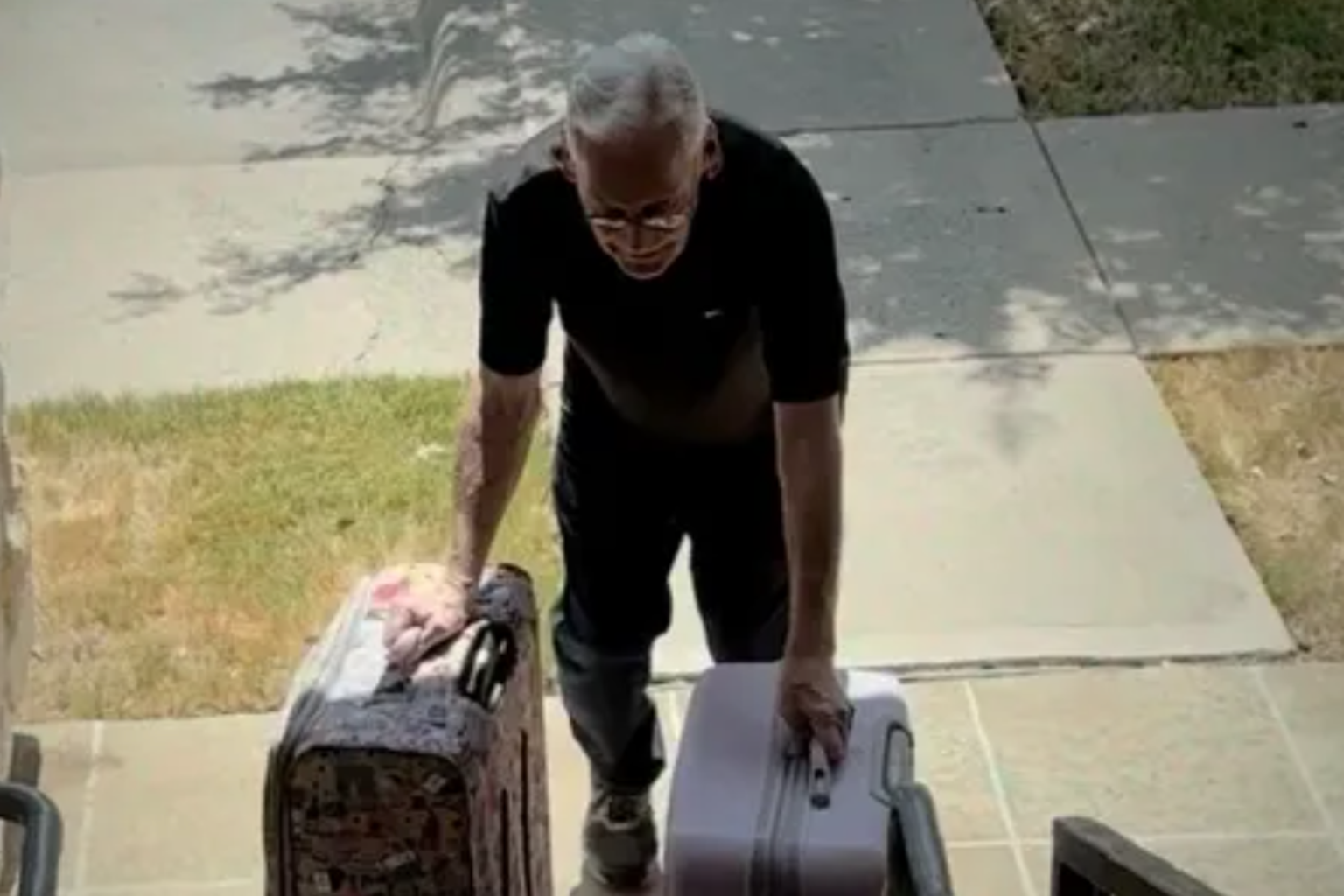 81-year-old Texas man seen struggling with tough job to pay wife’s cancer bills sparks community outpouring