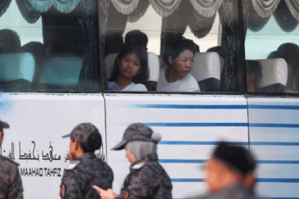 Malaysia sends Rohingya back to Myanmar despite safety warnings
