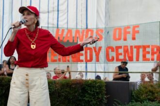 Thousands join protest outside Kennedy Center, expressing concern that Trump might tear it down