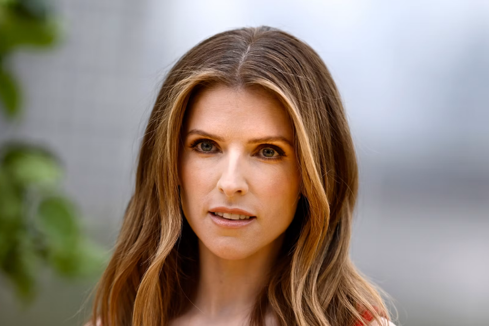Anna Kendrick ‘Over the Moon’ About Directing ‘The Seven Husbands of Evelyn Hugo,’ Compares ‘Pitch Perfect’ Friendships to the Avengers