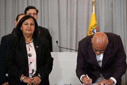Venezuelan government, opposition agree to work towards reform of top court