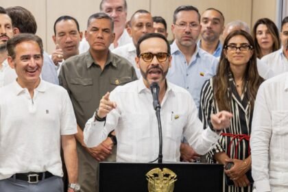 Colombia extradites leader of armed group to US in shift towards Washington
