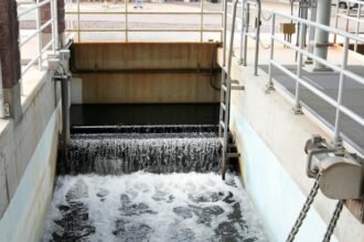Election year "poop water" claims lead wealthy suburb to drop recycling plan