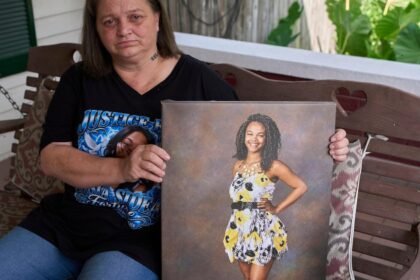 Police make 2nd arrest in death of woman found hanging from tree