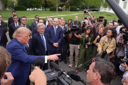 Trump and major AI executives sign "morally binding" voluntary controls