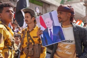 Yemeni leader urges public to enlist, offers amnesty to Houthi defectors