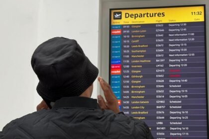 Airlines criticise air traffic control as second glitch causes more disruption in UK