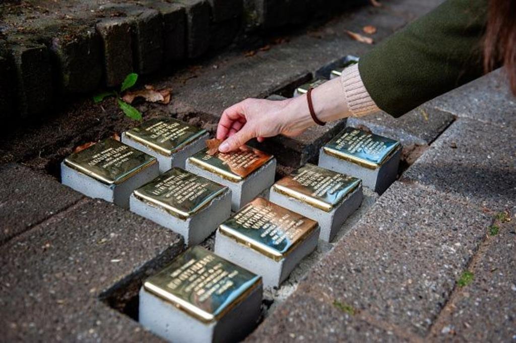 German town bans 'stumbling stone' memorials to Nazi victims