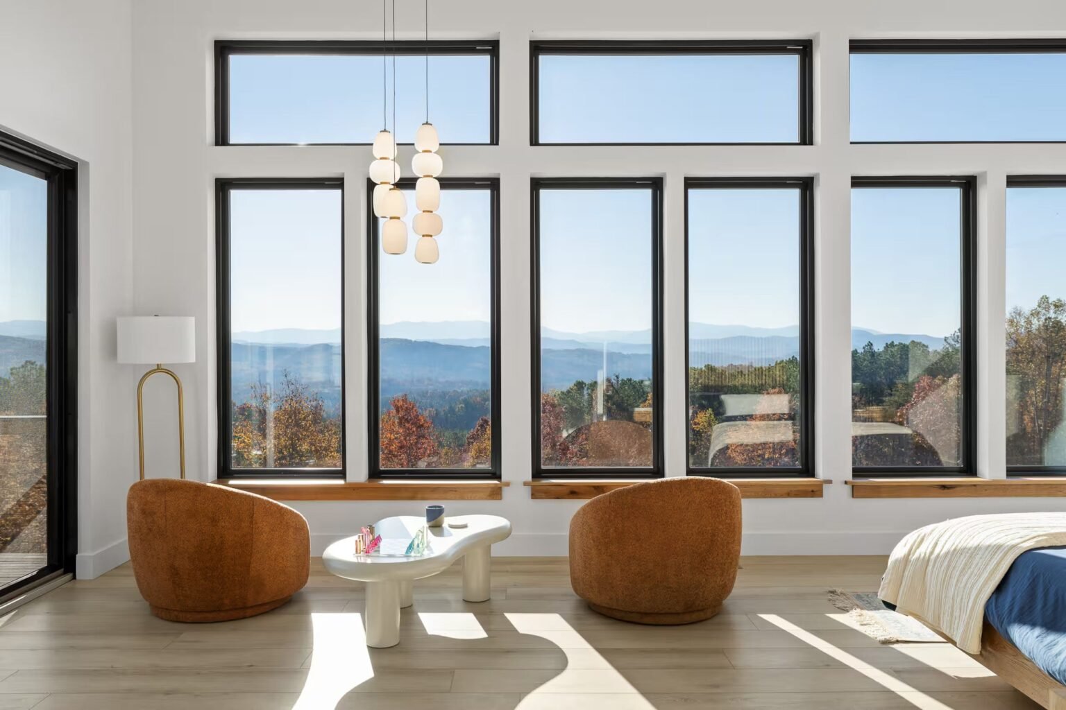 14 Airbnbs for Appreciating Fall Foliage Across the US