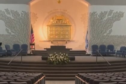 Congregation returns to Michigan synagogue for first time since terror attack