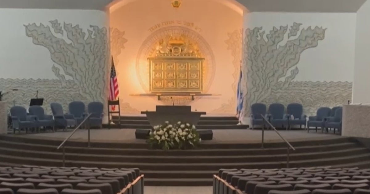 Congregation returns to Michigan synagogue for first time since terror attack